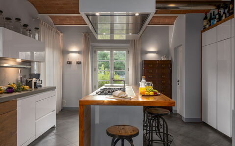 Villa Panorama 14: Møbel, Køkken, Indretning, Gulvbelægning, Cabinetry, Countertop, Køkken Apparat, Træ, Større Bandage, Loft