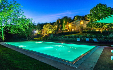 Monticchia 10: Svømmepøl, Have, Udvej, Estate, Eco Hotel, Hacienda, Landscaping, Backyard, Water Feature, Skygge