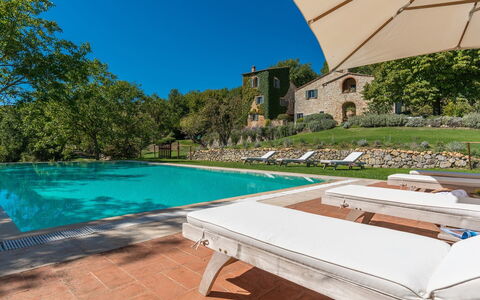 Monticchia 10: Svømmepøl, Estate, Have, Hacienda, Udvej, Mansion, Villa, Eco Hotel, Udendørs Møbler, Landscaping