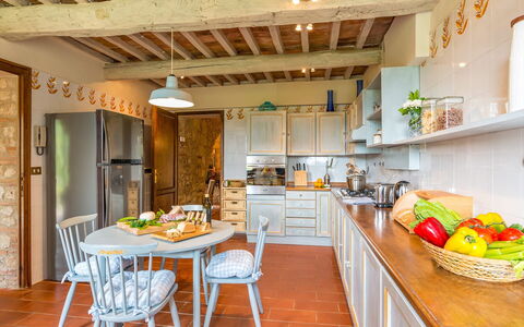 Monticchia 10: Møbel, Indretning, Køkken, Gulvbelægning, Træ, Cabinetry, Countertop, Loft, Etage, Værelse