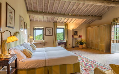 Monticchia 10: Hjem, Hus, Møbel, Bed Frame, Soveværelse, Hotel, Villa, Udvej, Seng, Estate