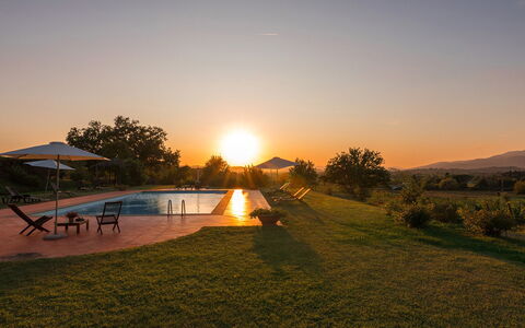 Villa Palazzaccio 26: Himmel, Horisont, Landskab, Økoregion, Afterglow, Almindeligt, Solopgang, Solnedgang, Skumring, Sollys