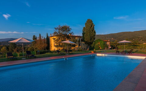Villa Palazzaccio 26: Estate, Eco Hotel, Hacienda, Landscaping, Svømmepøl, Stuehus, Aften, Villa, Udvej