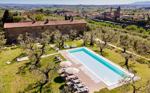 Villa Monnalisa 12: Hacienda, Mad