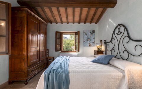 Podere Madonna di Mezzo 6: Væg, Møbel, Soveværelse, Hjem, Seng, Gulvbelægning, Indretning, Bed Frame, Sengetøj, Værelse