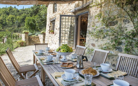 Villa delle Upupe 8: Møbel, Bord, Udendørs Møbler, Stol, Køkken & Spisebord, Bordservice, Udendørs Bord, Restaurant, Serveware, Spisestue