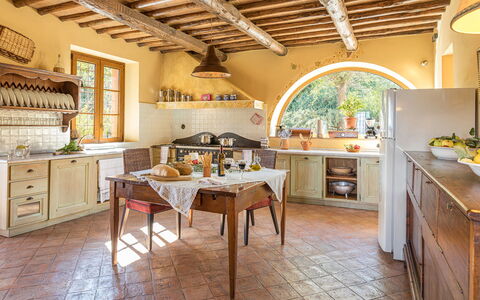 Villa Il Foramasso 10+2: Møbel, Indretning, Væg, Køkken, Hjem, Gulvbelægning, Loft, Cabinetry, Stol, Hus