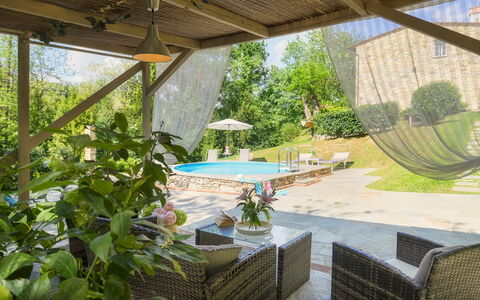 Ai Due Cuori 4: Møbel, Svømmepøl, Udendørs Møbler, Stol, Udvej, Skygge, Eco Hotel, Paraply, Backyard, Have