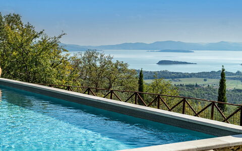 Antiche Pietre 10: Blå, Vand, Svømmepøl, Bjergkæde, Eco Hotel, Udvej, Skygge, Kam, Reservoir, Tropics