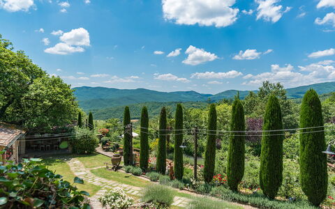 Borgo Paradiso 4+2: Grøn, Natur, Vegetationen, Naturlige Landskab, Bakke, Landskab, Busk, Highland, Plantesamfund, Hill Station
