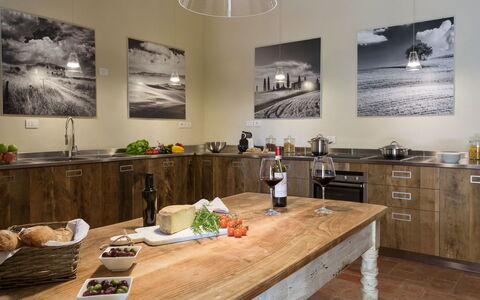 Ca Maggiore 10+2: Møbel, Indretning, Gulvbelægning, Træ, Countertop, Etage, Cabinetry, Belysning, Trægulve, Køkken