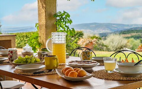 Casale le Conce 6: Mad, Bordservice, Serveware, Møbel, Bord, Drinkware, Ingrediens, Tallerkner, Frugt, Plade