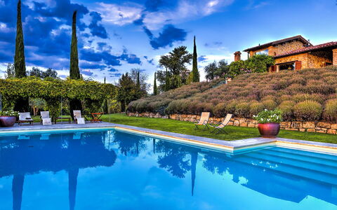 Casale delle Lavande 10: Blå, Svømmepøl, Have, Udvej, Eco Hotel, Landscaping, Estate, Hacienda, Water Feature, Villa
