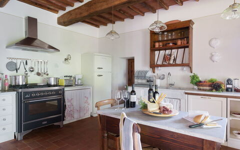 Podere Gragnano 12: Møbel, Køkken, Indretning, Køkken Apparat, Gulvbelægning, Hjem, Cabinetry, Countertop, Husholdningsapparat, Værelse