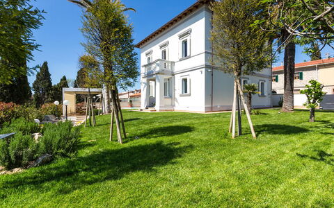 Villa Sole al Molino a Vento 8: Hus, Hjem, Boligområde, Estate, Have, Lawn, Landscaping, Skygge, Veranda, Gård