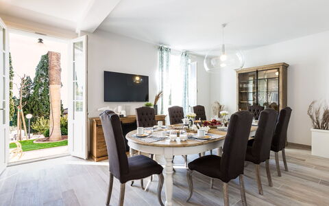 Villa Sole al Molino a Vento 8: Møbel, Indretning, Gulvbelægning, Bord, Stol, Træ, Etage, Værelse, Køkken & Spisebord, Spisestue