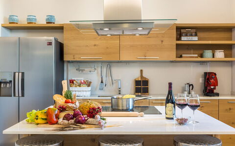 Villa Sole al Molino a Vento 8: Møbel, Køkken, Køkken Apparat, Countertop, Indretning, Cabinetry, Gulvbelægning, Større Bandage, Træ, Bordservice