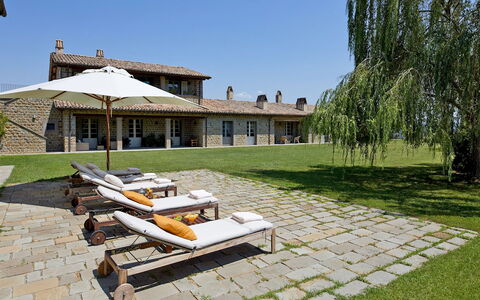 Tenuta Bellafonte 14: Hjem, Hus, Sommerhus, Tag, Land Lot, Estate, Lawn, Stuehus, Have, Villa