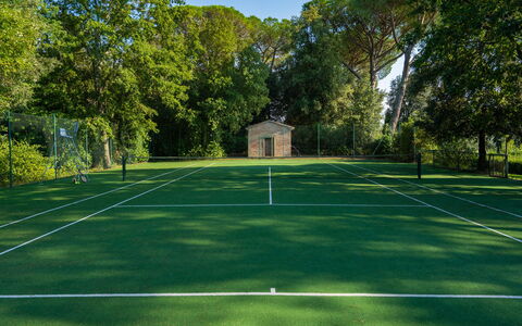 Tenuta di Pratello 24: Træ, Tennisbane, Tennis, Ketsjer Sport, Skygge, Lawn, Parkere