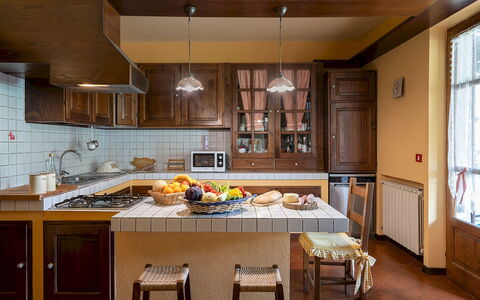 Villa Costanza 6: Møbel, Køkken, Countertop, Indretning, Cabinetry, Gulvbelægning, Køkken Apparat, Træ, Lysarmatur, Etage