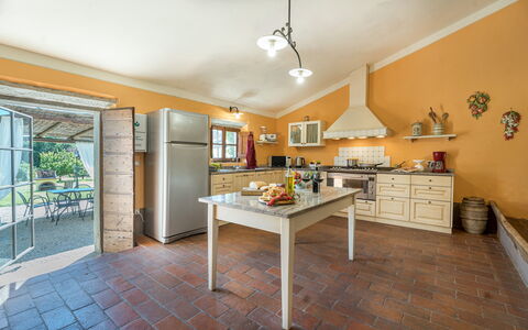 Nonno Fernando 14: Indretning, Møbel, Gulvbelægning, Køkken, Loft, Countertop, Etage, Cabinetry, Værelse, Belysning