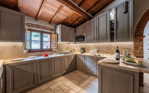 Podere Bellaria 18+2: Køkken, Møbel, Indretning, Cabinetry, Træ, Countertop, Gulvbelægning, Køkken Apparat, Større Bandage, Hjem
