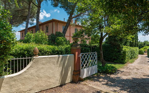Villa delle Sophore 12: Busk, Boligområde, Hjem, Hus, Estate, Have, Landscaping, Hacienda, Gård, Skygge