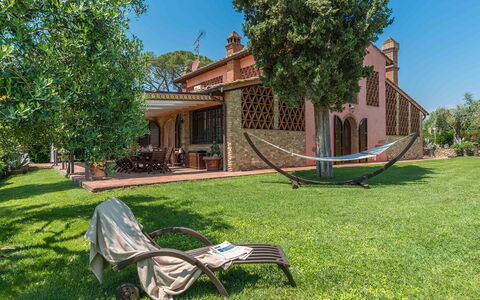 Villa Gino 8+2: Estate, Have, Hacienda, Stuehus, Lawn, Villa, Gård, Landscaping, Mansion, Eco Hotel