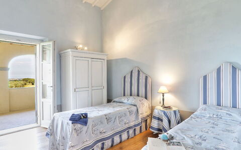 Villa Il Meluccio 12: Væg, Soveværelse, Seng, Sengetøj, Sengetøj, Møbel, Bed Frame, Gulvbelægning, Hjem, Sengetøj