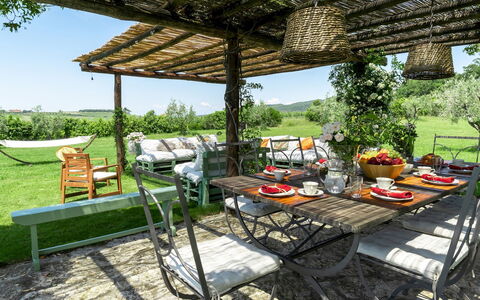 Villa Il Meluccio 12: Møbel, Udendørs Møbler, Bord, Stol, Udendørs Bord, Have, Køkken & Spisebord, Skygge, Gårdhave