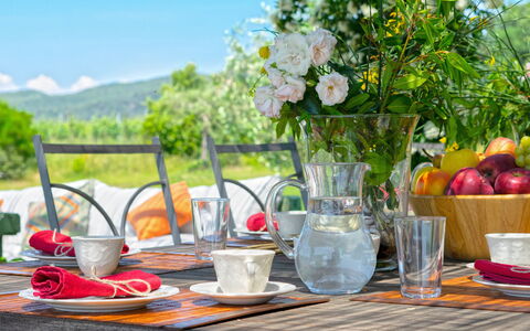 Villa Il Meluccio 12: Bordservice, Bord, Møbel, Serveware, Drinkware, Mad, Tallerkner, Frugt, Plade, Dug