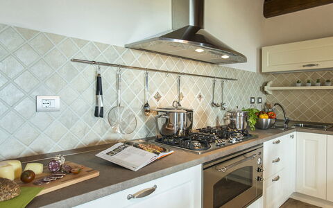 La Vecchia Fonte 15: Køkken, Countertop, Indretning, Køkken Apparat, Komfur, Gulvbelægning, Gaskomfur, Komfur, Større Bandage, Cabinetry
