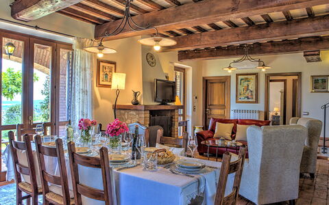 Villa Bella 8: Møbel, Væg, Indretning, Bord, Stol, Træ, Gulvbelægning, Køkken & Spisebord, Spisestue, Hjem