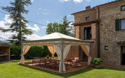 La Colonica 18: Gazebo, Have, Tag, Pavilion, Baldakin, Udendørs Struktur, Skygge, Gård, Gårdhave, Landscaping