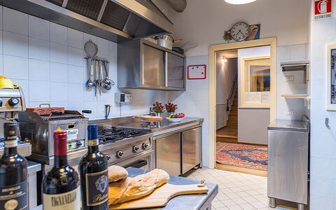 Villa Leonardo 30+6: Køkken, Køkken Apparat, Større Bandage, Countertop, Komfur, Belysning, Møbel, Husholdningsapparat, Gaskomfur, Hjem