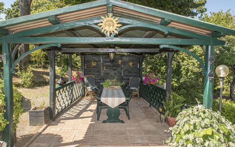Villa Ombrosa 8: Have, Gazebo, Skygge, Blomsterkrukke, Udendørs Struktur, Stueplante, Pavilion, Pergola, Gårdhave, Gård