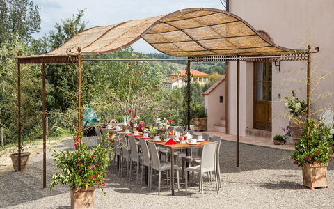 Dimora San Germano 14: Skygge, Have, Udendørs Struktur, Pavilion, Gazebo, Flise, Stol, Pergola, Backyard, Gård
