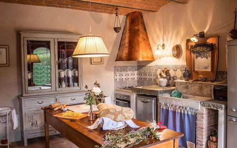 Dimora San Germano 14: Møbel, Indretning, Træ, Køkken, Belysning, Hjem, Gulvbelægning, Cabinetry, Værelse, Lysarmatur