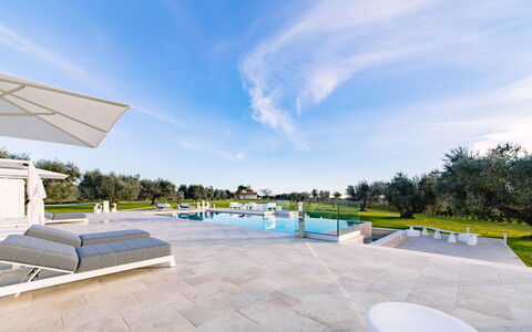 La Perla tra Gli Ulivi 12: Blå, Kompositmateriale, Svømmepøl, Landscaping, Have, Skygge, Estate, Lawn, Design, Parkere