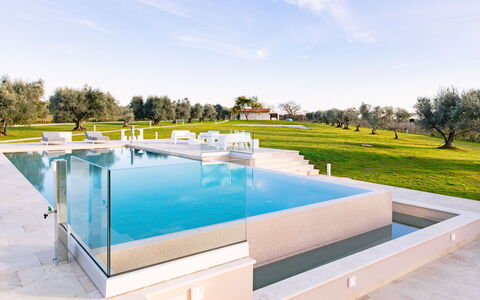 La Perla tra Gli Ulivi 12: Blå, Svømmepøl, Kompositmateriale, Udvej, Water Feature, Skygge, Thermae, Villa, Design, Flise