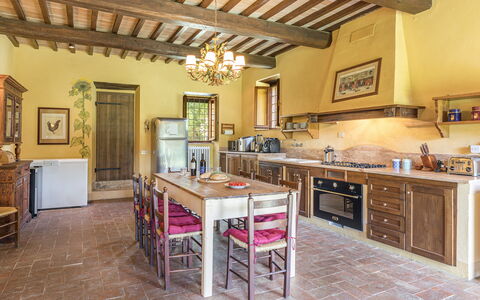 Casale Piattini 10: Møbel, Gulvbelægning, Indretning, Væg, Træ, Cabinetry, Hjem, Køkken, Etage, Værelse