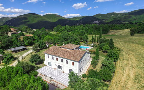Tenuta Astolfi 12+3: Græs, Hus, Estate, Landskab, Hjem, Land Lot, Stuehus, Landdistrikt, Lawn, Hacienda