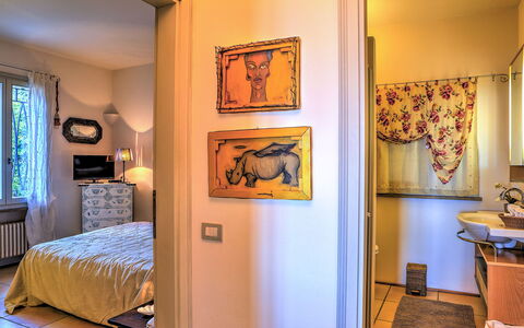 Villa le Cave 12: Væg, Indretning, Møbel, Soveværelse, Træ, Seng, Etage, Gulvbelægning, Værelse, Belysning