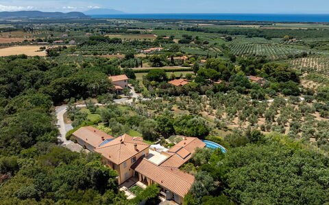 Villa le Cave 12: Boligområde, Fugleperspektiv, Landskab, Hus, Landdistrikt, Luftfotografering, Land Lot, Menneskelig Bosættelse, Estate, Plantation