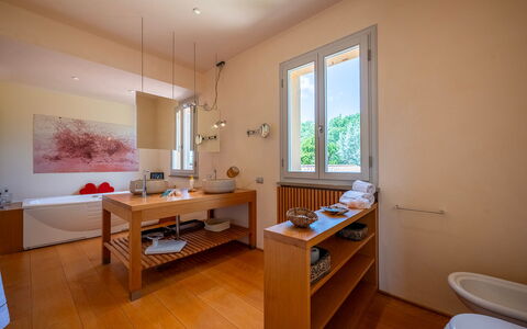 Villa le Cave 12: Gulvbelægning, Etage, Indretning, Væg, Sanitærarmatur, Træ, Badeværelse, Badeværelsesvask, Tap, Håndvask