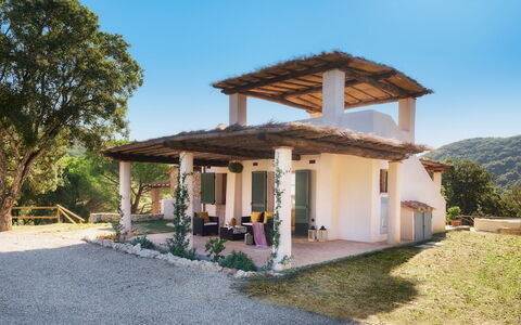 Villa Zaca 6: Træ, Veranda, Hjem, Dør, Sommerhus, Skygge, Udendørs Struktur, Estate, Naturmateriale, Stuehus