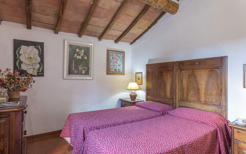 Podere San Ansano 14+2: Møbel, Gulvbelægning, Blomsterkrukke, Soveværelse, Bed Frame, Værelse, Seng, Stueplante, Sengetøj, Sengetøj