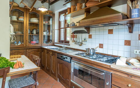 Villa Paola 6: Køkken, Countertop, Indretning, Cabinetry, Møbel, Træ, Køkken Apparat, Gulvbelægning, Større Bandage, Loft