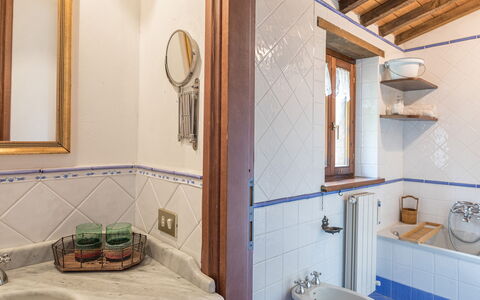 Villa Paola 6: Sanitærarmatur, Indretning, Gulvbelægning, Tap, Vvs, Håndvask, Badeværelsesvask, Etage, Badeværelse, Hjem