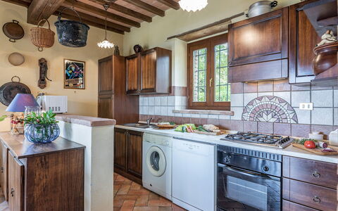 Villa Mila 6: Køkken, Møbel, Gulvbelægning, Indretning, Countertop, Cabinetry, Større Bandage, Køkken Apparat, Belysning, Etage